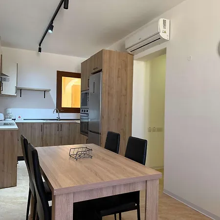 Chambray 2bdr With Communal Pool