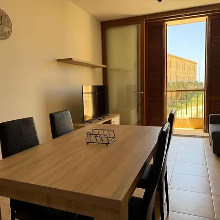 Chambray 2bdr With Communal Pool Apartment