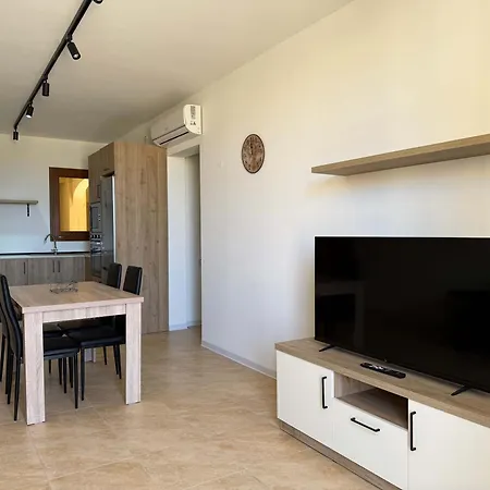 Apartment Chambray 2bdr With Communal Pool *