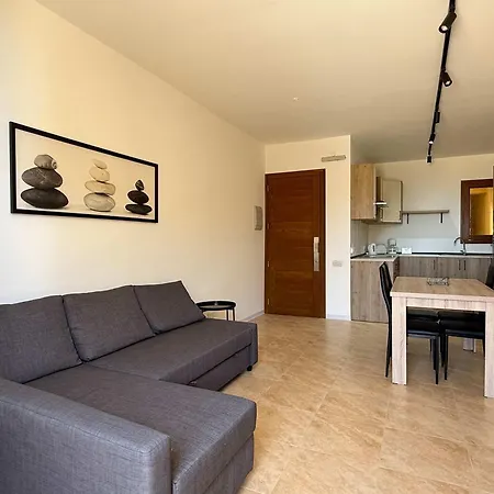Chambray 2bdr With Communal Pool