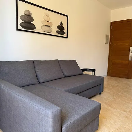 Chambray 2bdr With Communal Pool Apartment