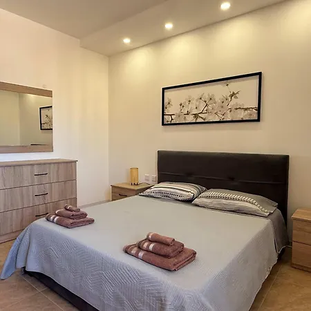 Chambray 2bdr With Communal Pool