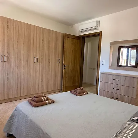Chambray 2bdr With Communal Pool Apartment