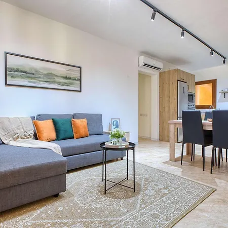 Chambray 2bdr With Communal Pool Διαμέρισμα