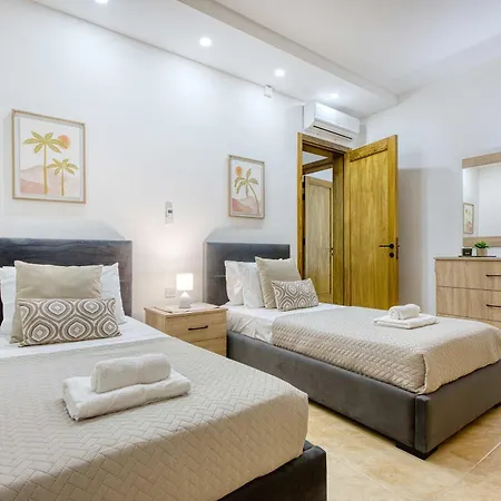 Chambray 2bdr With Communal Pool *