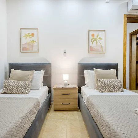 Chambray 2bdr With Communal Pool *